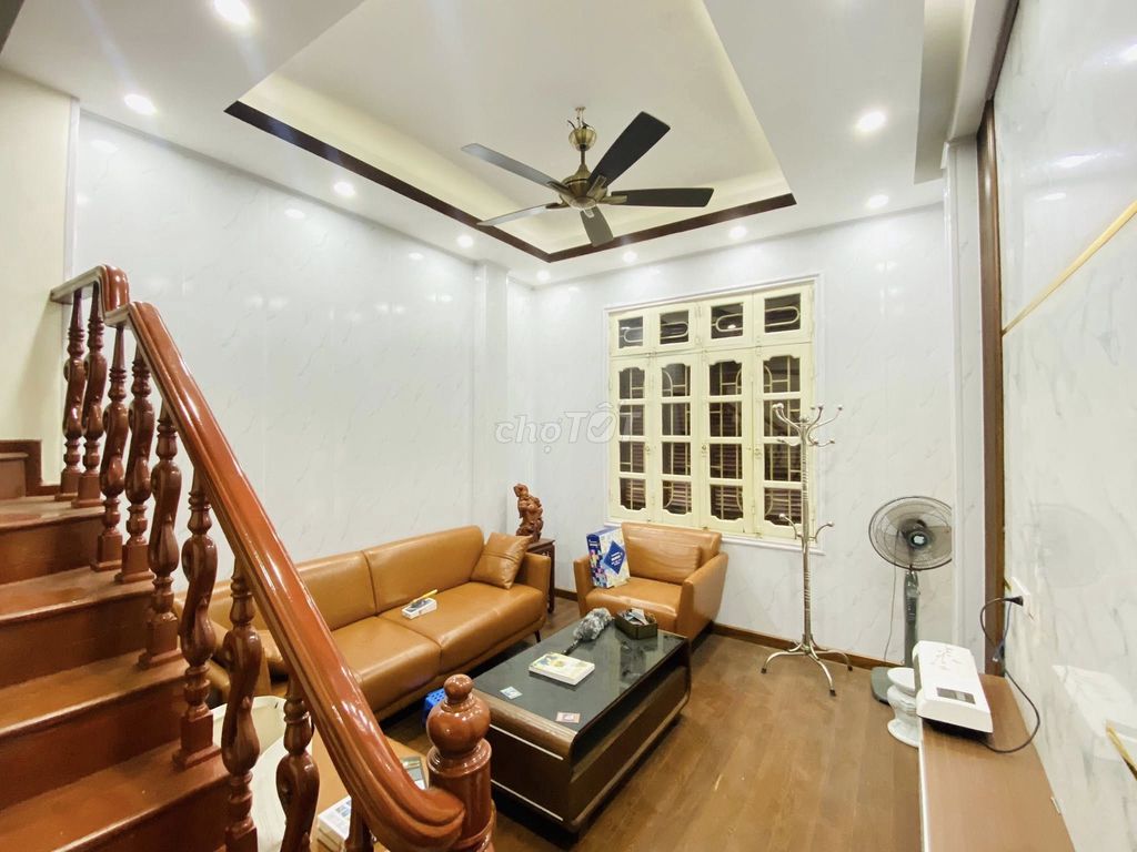 Bán nhà phố Trích Sài, quận Tây Hồ 43m² giá 19 tỷ - Vị trí đắc địa sát Hồ Tây!