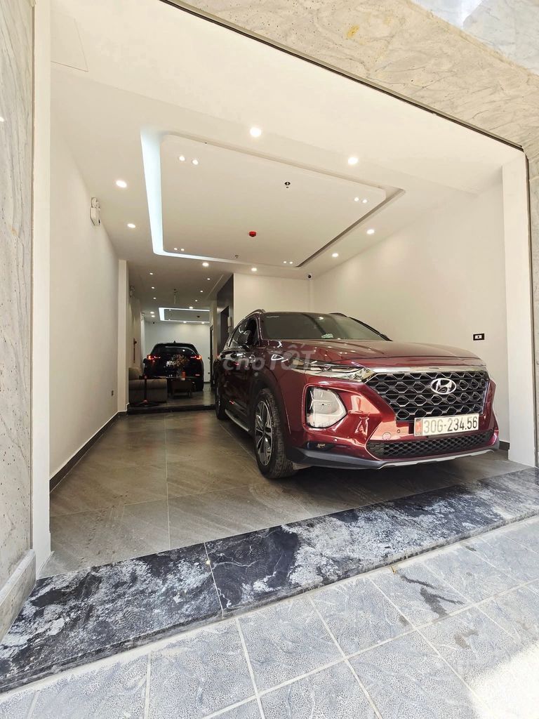 Nhà phố Hoàng Quốc Việt 57m² giá 29.8 tỷ - Kinh doanh đỉnh cao, gara ô tô