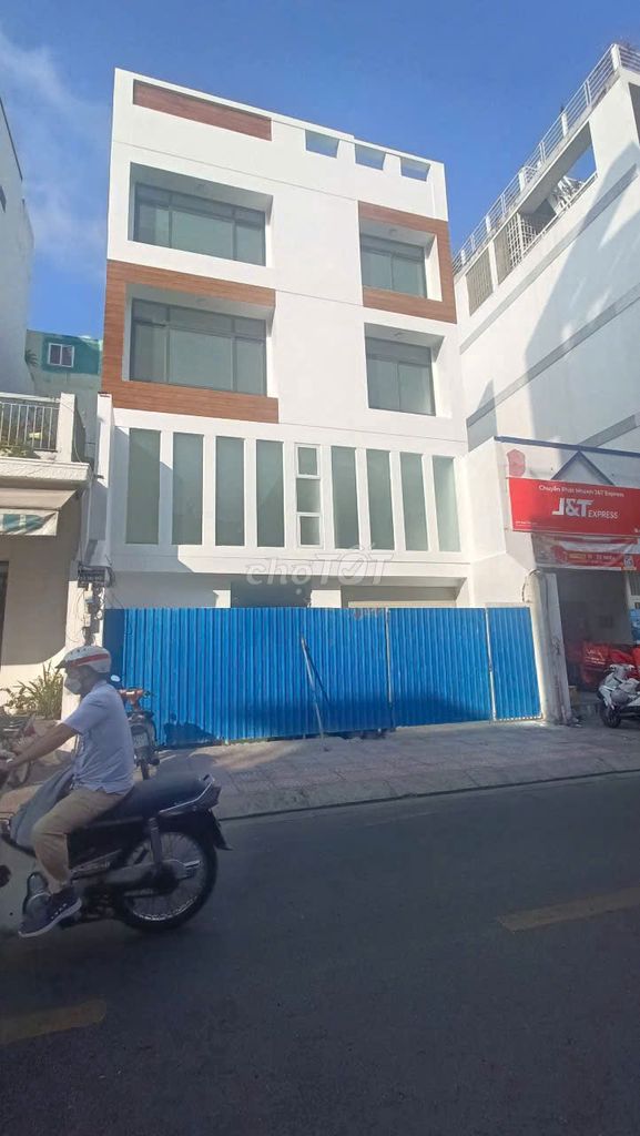 Nhà nguyên căn đẹp quận 1 500m² giá 105 triệu - Bàn giao ngay!