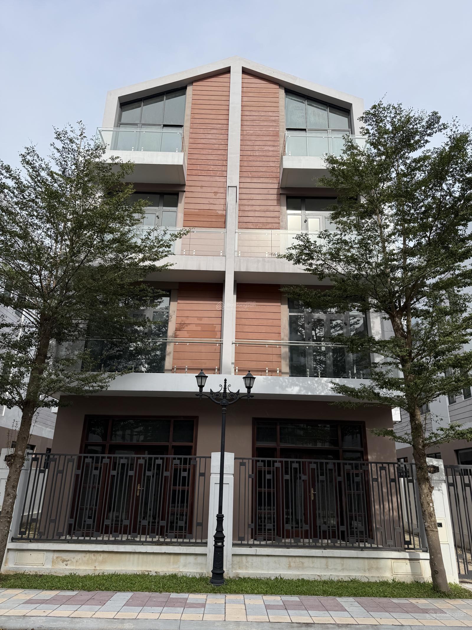 Bán biệt thự Ánh Dương cạnh hồ Vinhomes Ocean Park 3 120m² giá 18.5 tỷ - Không gian sống kề biển lý tưởng!