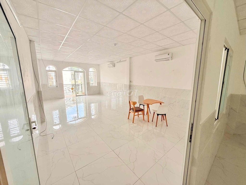 Mặt bằng kinh doanh tại khu vực Ngã Tư Bảy Hiền, quận Tân Bình 120m² giá 18 triệu - Phù hợp cho văn phòng và kinh doanh!