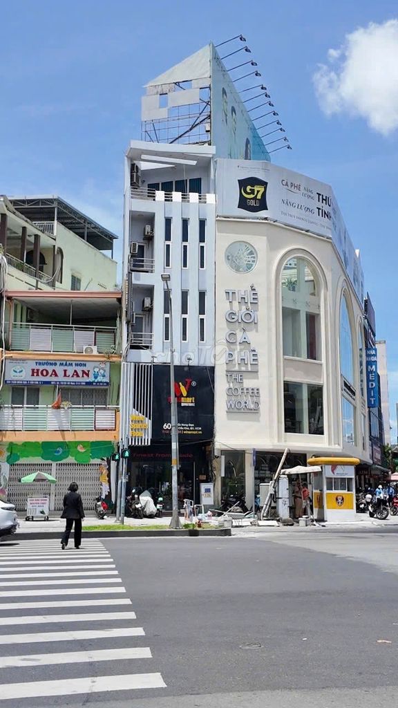 Căn kế góc 601-603 Trần Hưng Đạo, Quận 1 - Cho thuê 180 triệu, vị trí đắc địa!