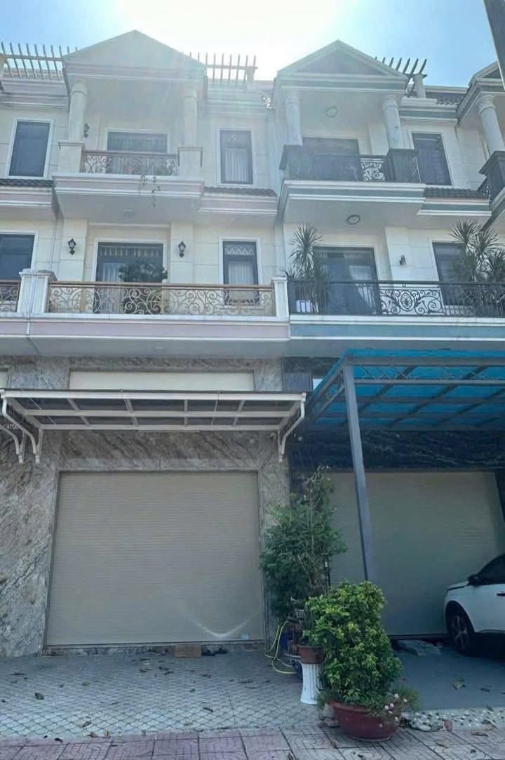 Cho thuê nhà mặt tiền kinh doanh đường Hoàng Hoa Thám, Thủ Dầu Một, 100m² - Phù hợp văn phòng, spa, phòng khám!