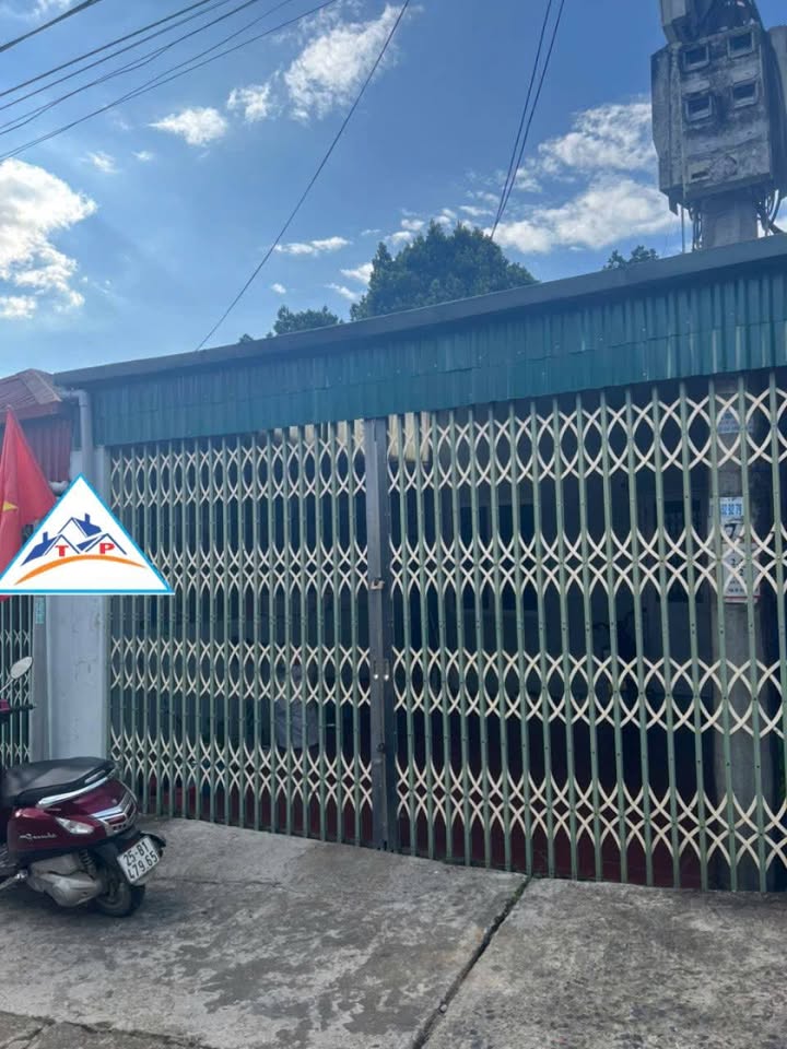 Nhà cấp 4 quận Ba Đình 100m² giá 900 triệu - Vị trí thuận tiện gần hồ Thủy Sơn!