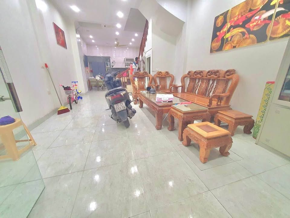 Nhà phố Láng Hạ 46m² giá 7.6 tỷ - Kinh doanh sầm uất ngay ngõ thông!