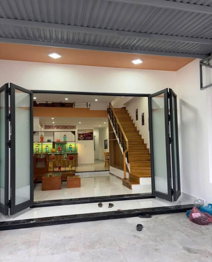 Nhà 2 tầng Hòa Xuân Đà Nẵng 96m² giá 5.95 tỷ - Đối diện công viên