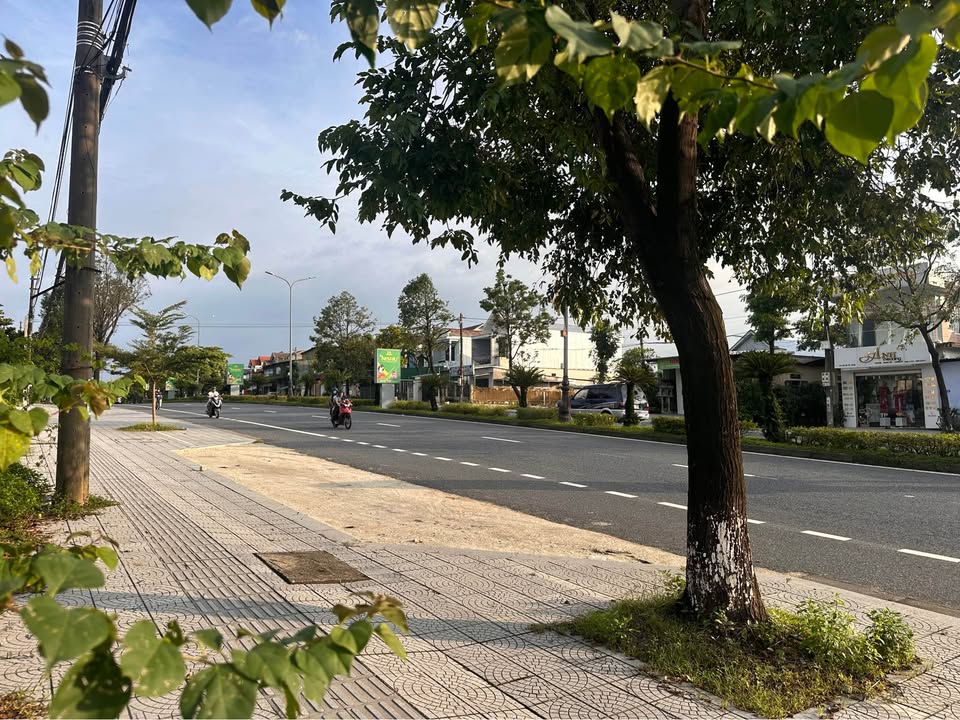 Nhà cấp 4 mặt tiền đường Nguyễn Tất Thành, Phú Bài, 120m² giá 2 tỷ - Tiềm năng kinh doanh lớn!