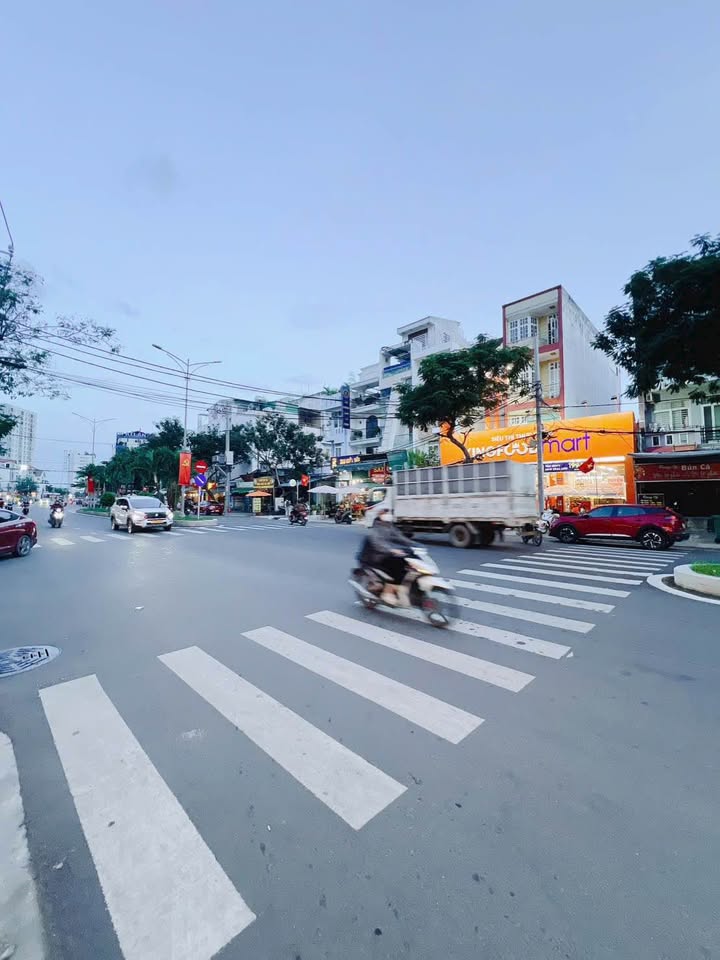 Nhà phố Phú Thuận, Quận 7 - 80m² giá 11 tỷ - Pháp lý chuẩn sổ hồng