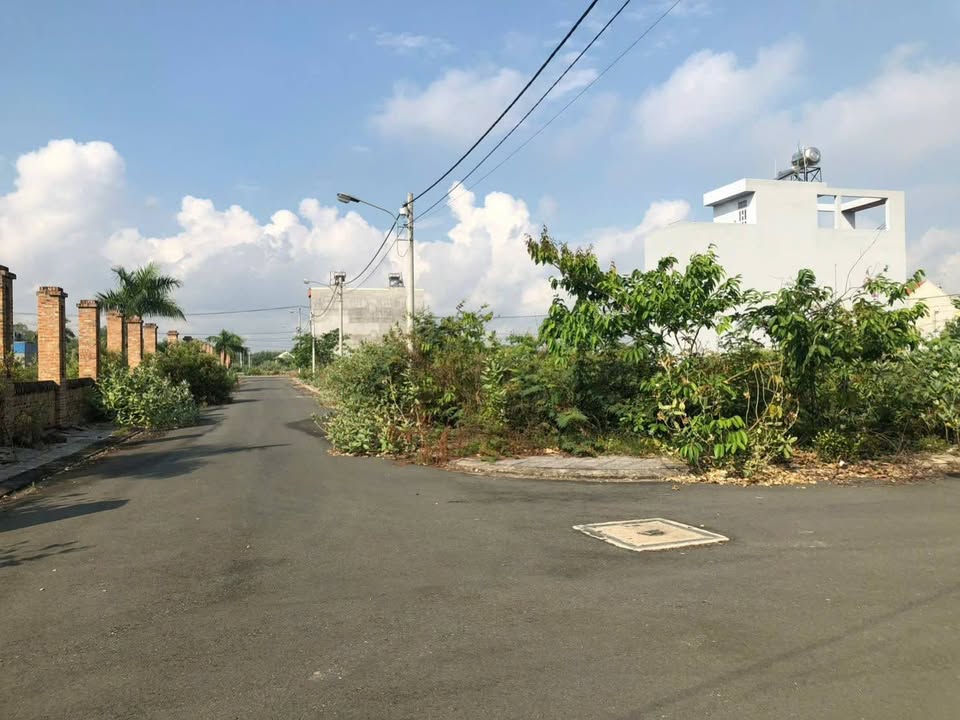 Đất nền góc 2 mặt tiền Long Phước, Thủ Đức 52m² giá 2.85 tỷ - Cơ hội đầu tư hấp dẫn!