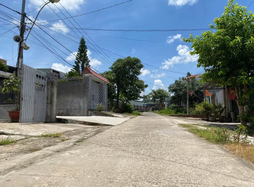 Đất thổ cư phường Đăk Cấm, 300m² giá 600 triệu - Đường rộng, thuận lợi!