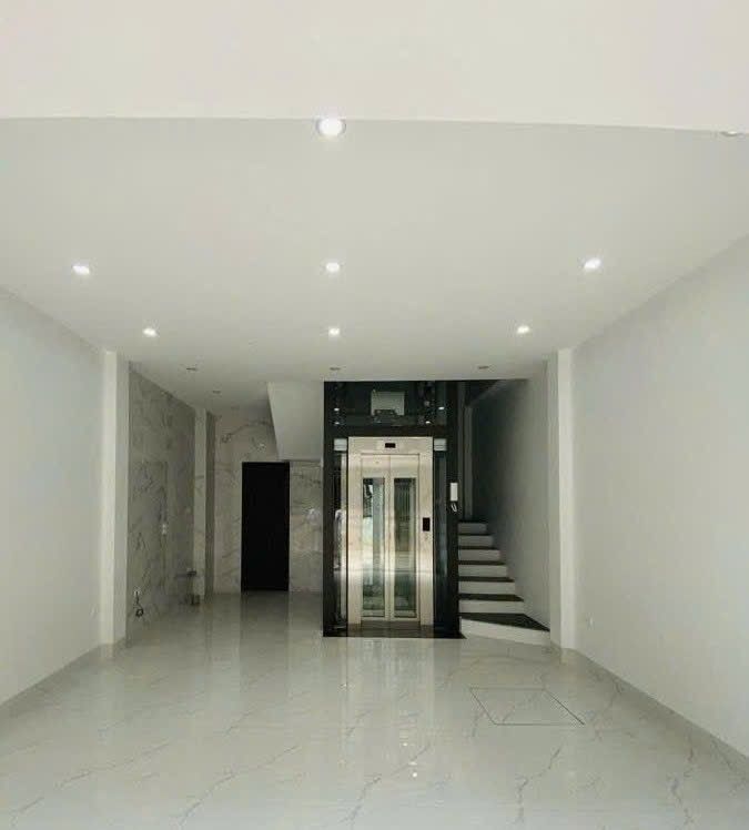 Nhà 5 tầng thang máy Cửu Việt, Gia Lâm 33m² giá 600 triệu - Sổ đỏ đẹp, ô tô tránh!