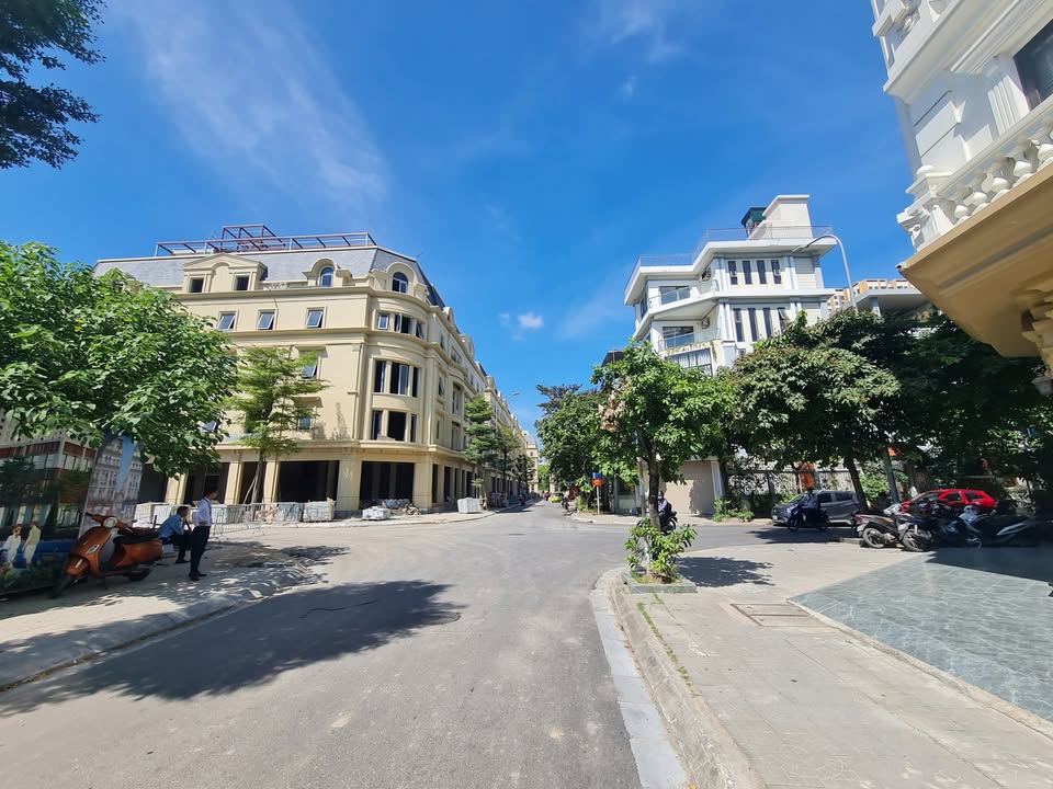 FrontHouse Nguyễn Xiển 8m² giá 37 tỷ - Chính chủ bán cắt lỗ!