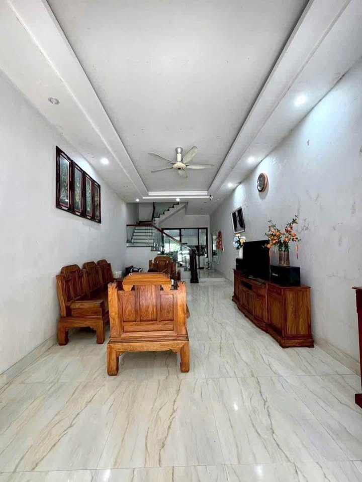 Nhà 3 tầng Mông Dương, Cẩm Phả 68.6m² giá 3.4 tỷ - Sẵn sàng vào ở ngay!