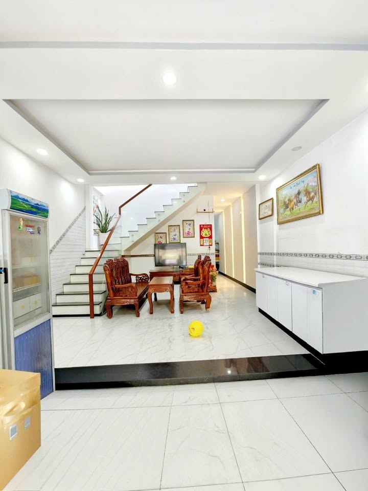 Nhà 2 tầng đẹp tại phường Nam Nha Trang 80m² giá 4.5 tỷ - Gần biển, tiện ích đầy đủ!