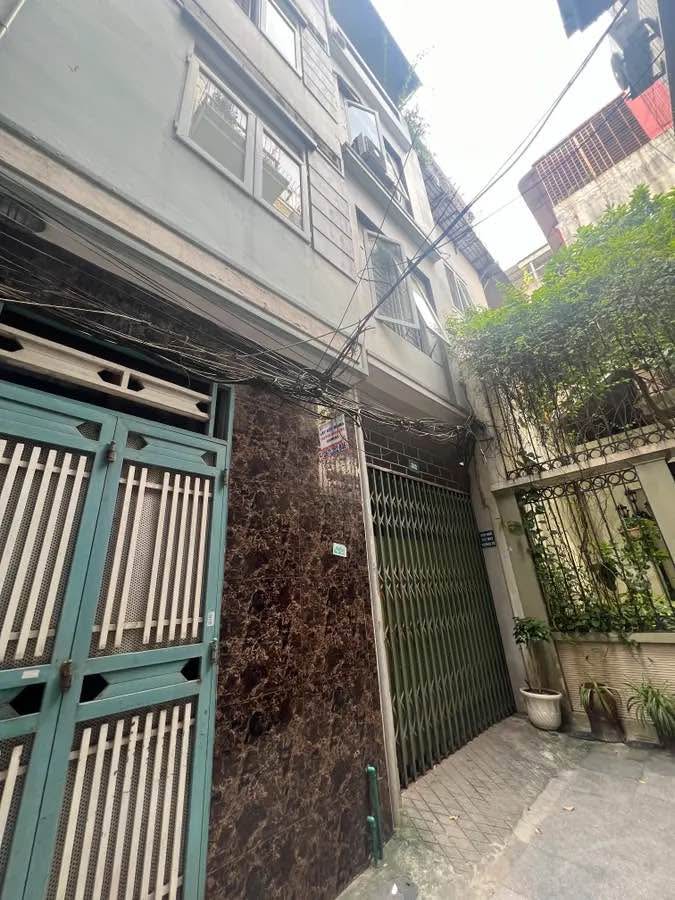 Nhà 4 tầng phố Yên Lãng, Đống Đa 14m² giá 2.4 tỷ - Vị trí giao thông thuận tiện!