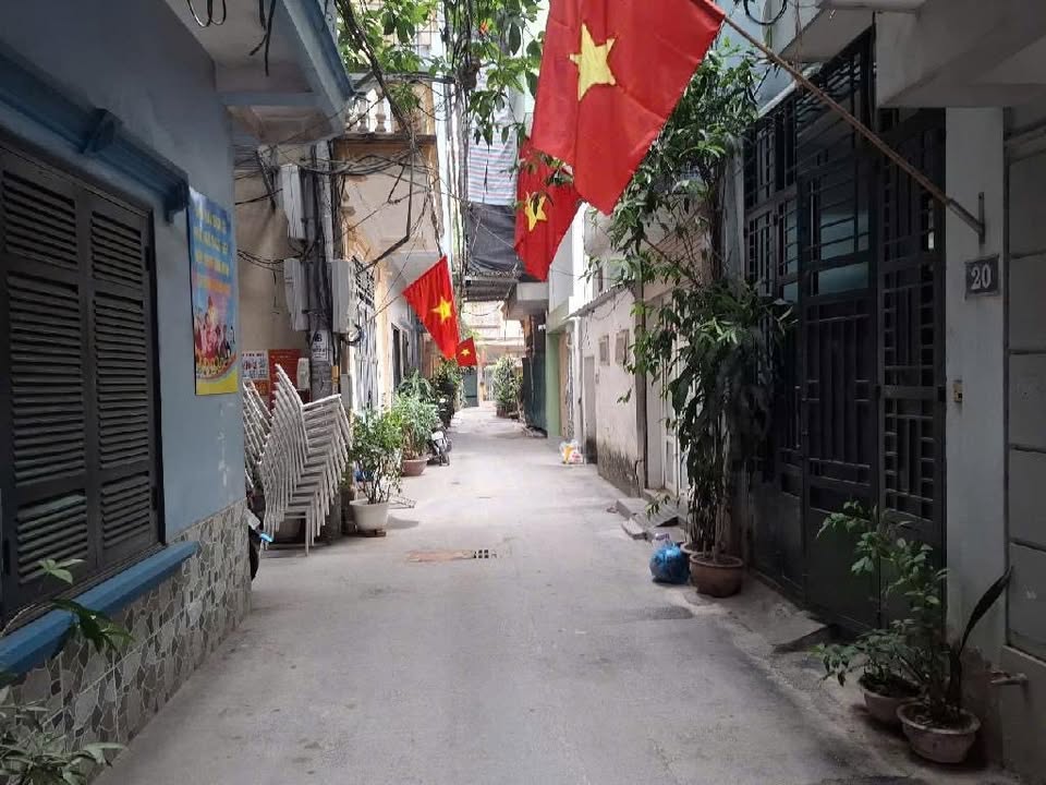 Nhà riêng Nguyễn Hoàng Tôn 40m² giá 11.6 tỷ - Ô tô đỗ cửa, sổ đỏ chính chủ!