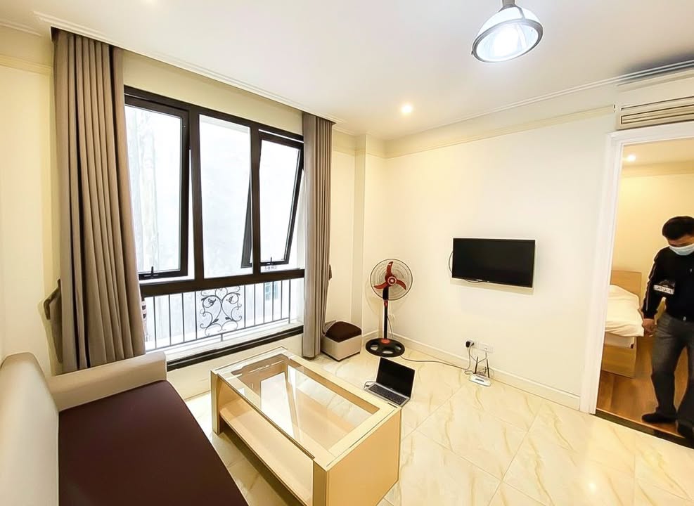 Căn hộ cho thuê 70m² tại Đội Cấn, Ba Đình - Nội thất đầy đủ, chỉ cần xách vali vào ở!