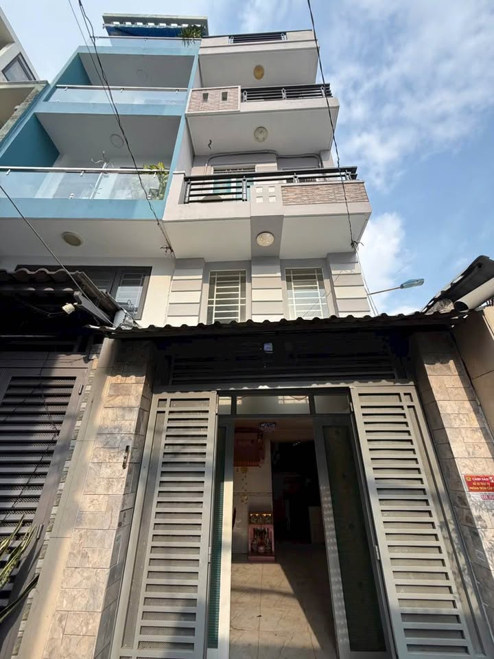 Nhà phố Lạc Long Quân, Quận 11, 92.3m² giá 5.49 tỷ - Sẵn sàng vào ở ngay!