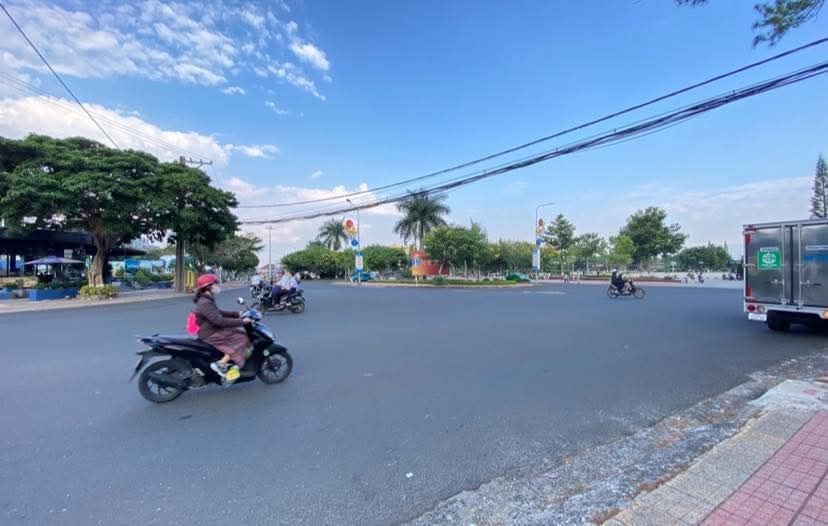 Mặt tiền Nguyễn Công Trứ Bảo Lộc 368m² giá 16 tỷ - Thổ cư 100%, nở hậu