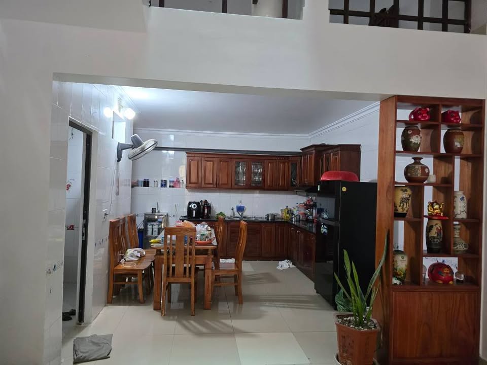 Nhà 4 tầng mặt phố Nguyễn Tất Thành, Vĩnh Yên 90m² chỉ 7 tỷ - Kinh doanh thuận lợi!