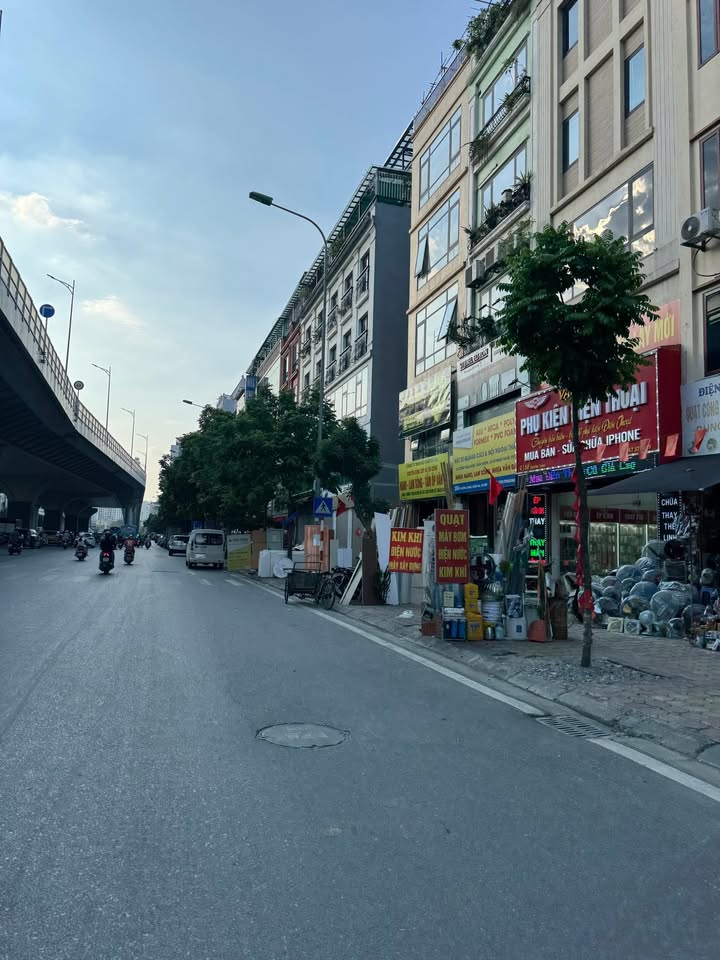 Nhà 6 tầng trên đường Tôn Thất Tùng, Đống Đa, 41m² giá 12 tỷ - Sổ đỏ chính chủ!