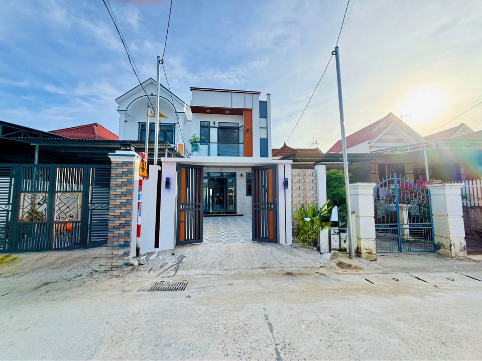 Nhà 2 Tầng Mới 100% tại Đường Cầu Mương Liêu, Diên Điền, Khánh Hòa - Giá 2.5 Tỷ