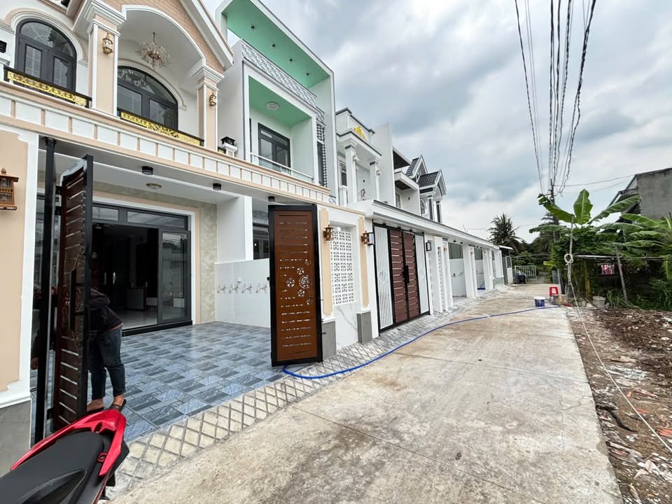 Nhà 1 lầu 1 trệt tại ấp 3, xã Mỹ Yên, Bến Lức, 100m² chỉ 2.65 tỷ - Chính chủ bán gấp!