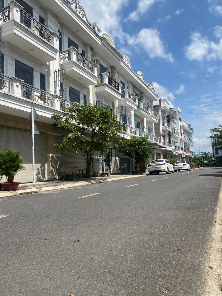 Nhà phố 1 trệt 2 lầu An Phú, Thuận An 68m² giá 4 tỷ - Sẵn sàng vào ở!