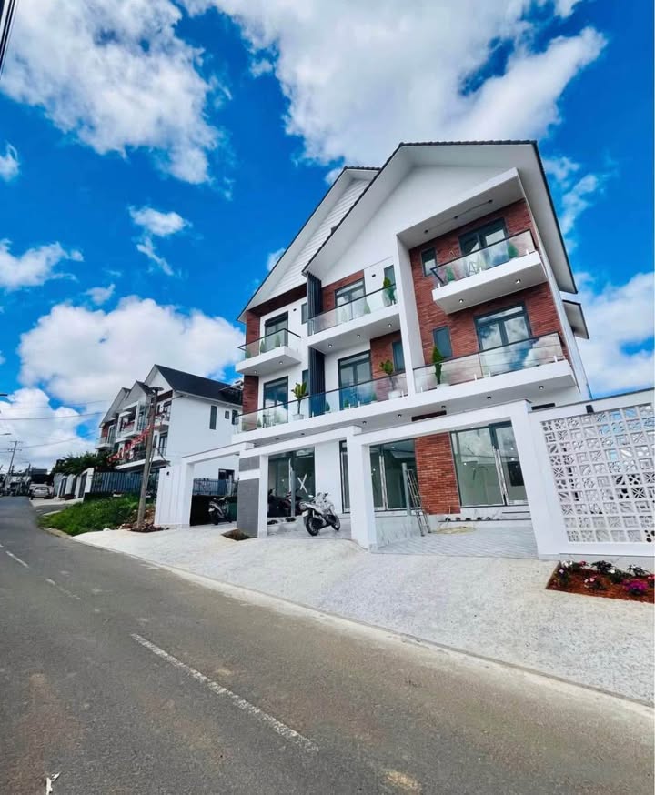 Nhà mặt tiền Nguyễn Hữu Cầu Đà Lạt 85m² giá 3.3 tỷ - Cơ hội đầu tư sinh lời cao!