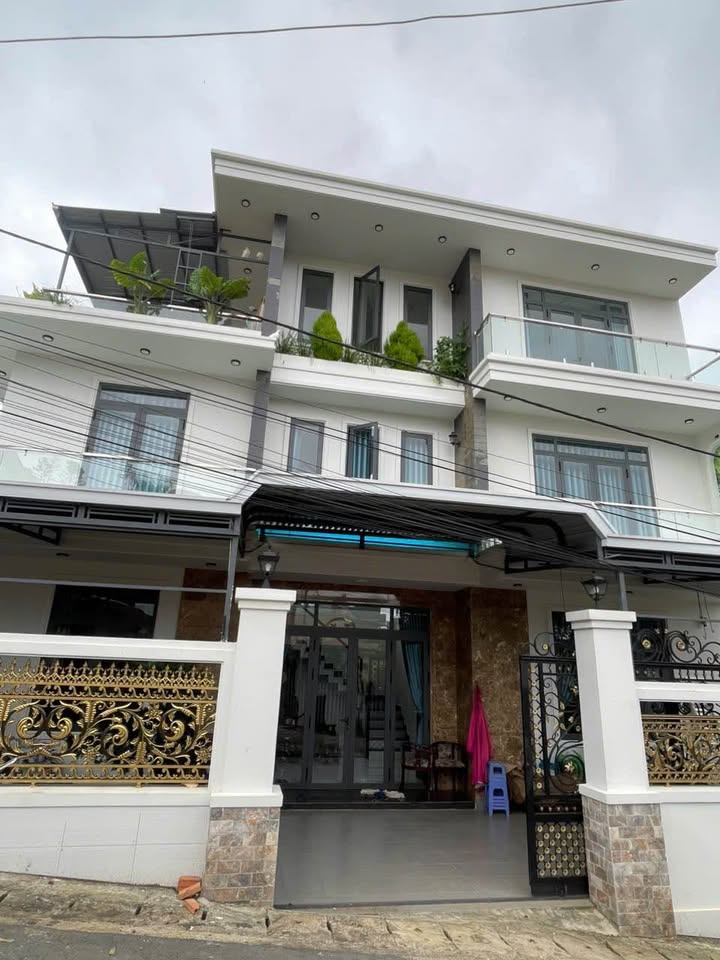 Nhà góc 2 mặt tiền Phường 7, Đà Lạt 195m² giá 11 tỷ - Đầu tư sinh lời ngay!