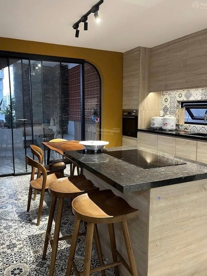 Nhà cho thuê 12 Nguyễn Thị Minh Khai, Quận 1 - Thiết kế đẹp, gần trung tâm!