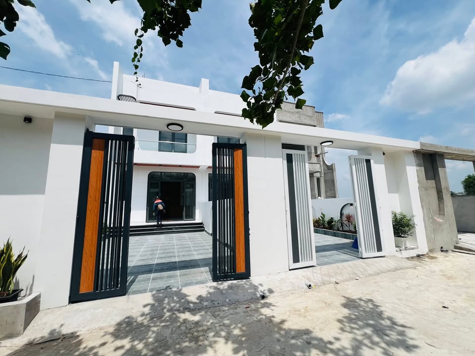 Nhà mới hoàn thiện tại Mỹ Hạnh Nam, 125m² giá 2.35 tỷ - Pháp lý rõ ràng, sẵn sàng ở ngay!