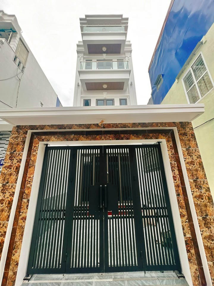 Nhà phố Đà Nẵng 75m² giá 4.5 tỷ - Độc lập sân cổng, ô tô vào bếp!