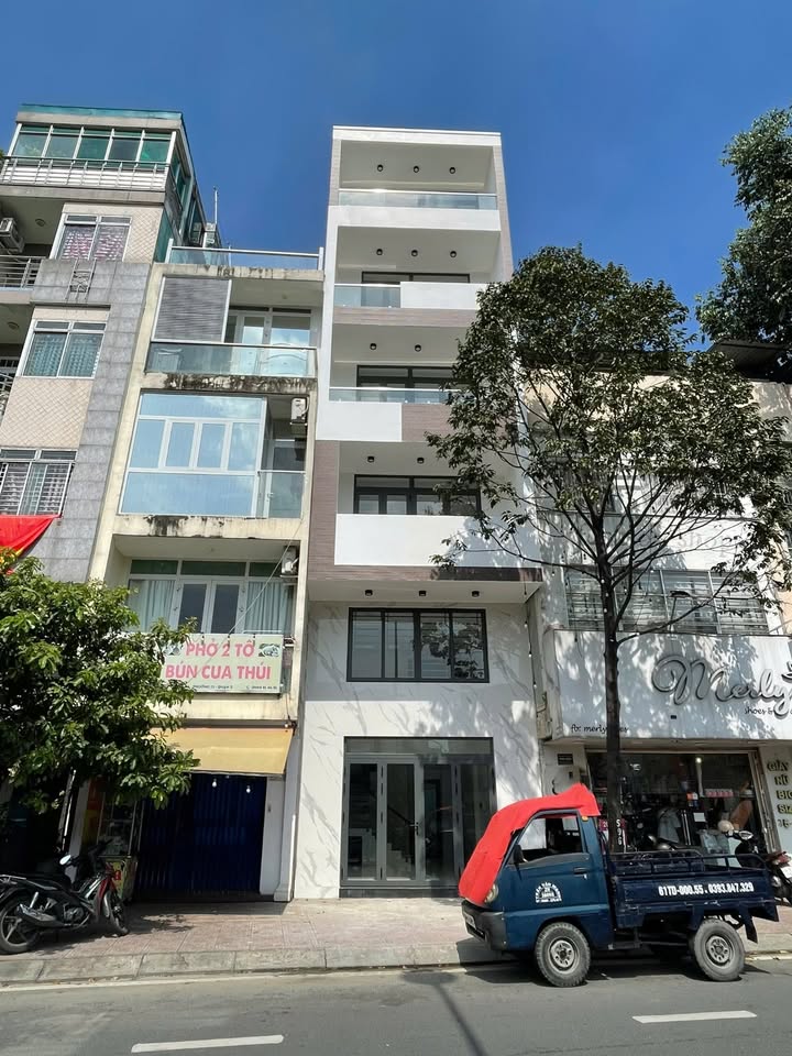 Nhà mặt tiền Trường Sa, Quận 3, 40m² - Không lỗi phong thủy, thuê ngay!