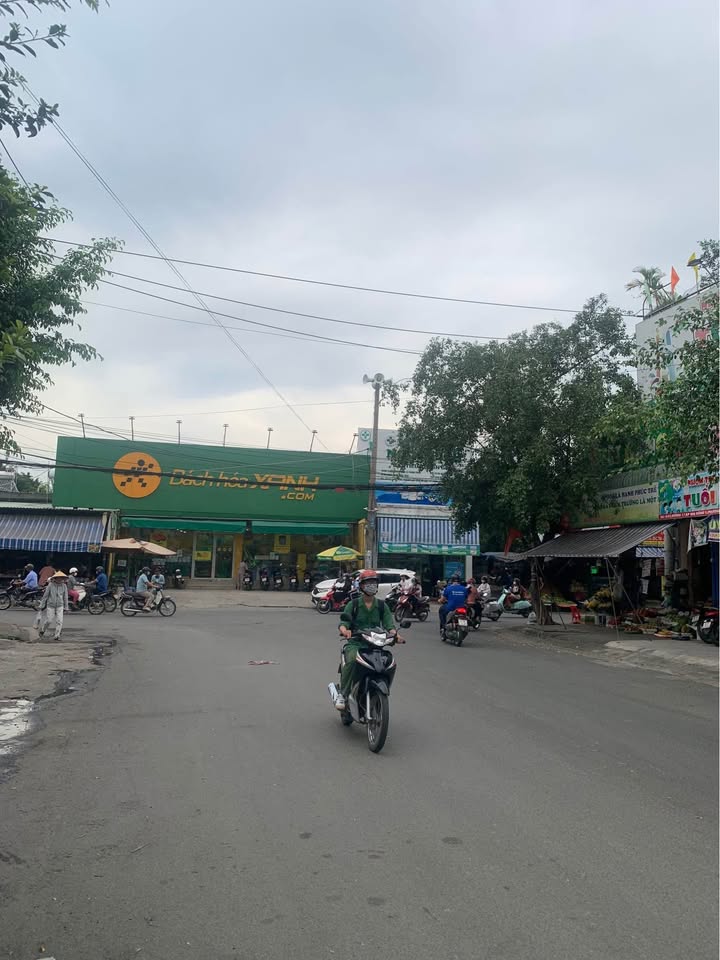 Nhà mặt tiền kinh doanh Dĩ An 415m² giá 22 tỷ - Đầu tư sinh lời cao!