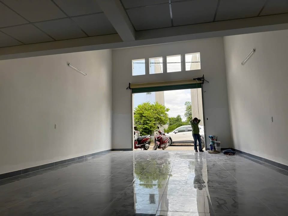 Kho cho thuê kết hợp ở Thạnh Xuân 90m² giá 7.5 triệu - Đường rộng 10 tấn