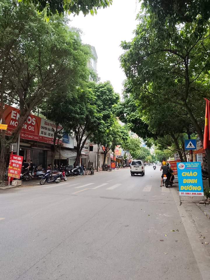 Cho thuê mặt bằng phố Hoàng Công - Mậu Lương 60m² chỉ 8 triệu/tháng - Vị trí đắc địa cho kinh doanh!