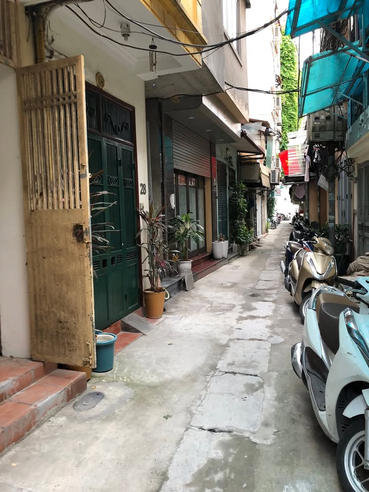 Nhà 4 tầng cho thuê tại Ngõ 192 Quán Thánh, 26m² - Giá chỉ 6.5 triệu/tháng!