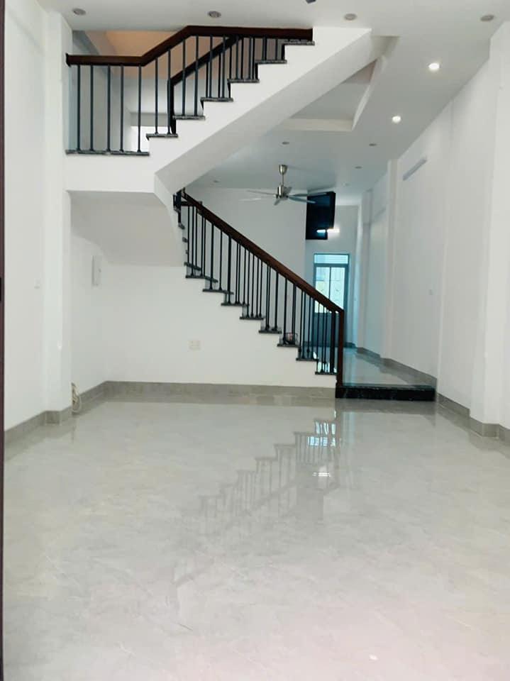 Bán nhà 3 tầng Phường Đông Hương, 81m² giá 4 tỷ - Vị trí đắc địa gần chợ và trường học!
