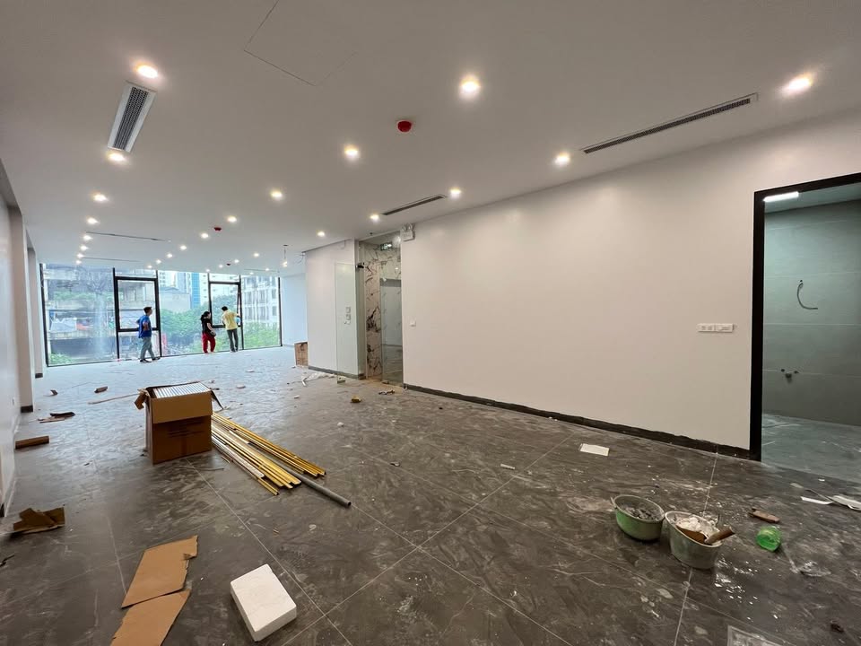 Văn phòng cho thuê tại Nguyễn Khang 80m² giá 10 triệu - Giải pháp tối ưu cho doanh nghiệp!