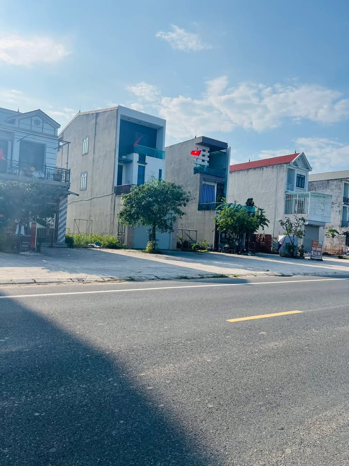 FrontHouse Quốc lộ 2C Đạo Tú 100m² giá 3 tỷ - Kinh doanh mọi mặt hàng