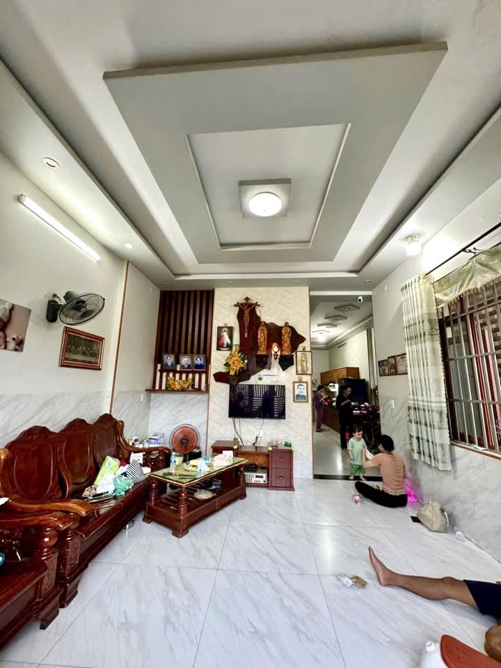 Nhà 1 trệt 2 lầu tại Hố Nai, Biên Hòa 270m² giá 3.99 tỷ - Thiết kế hiện đại, sổ riêng!