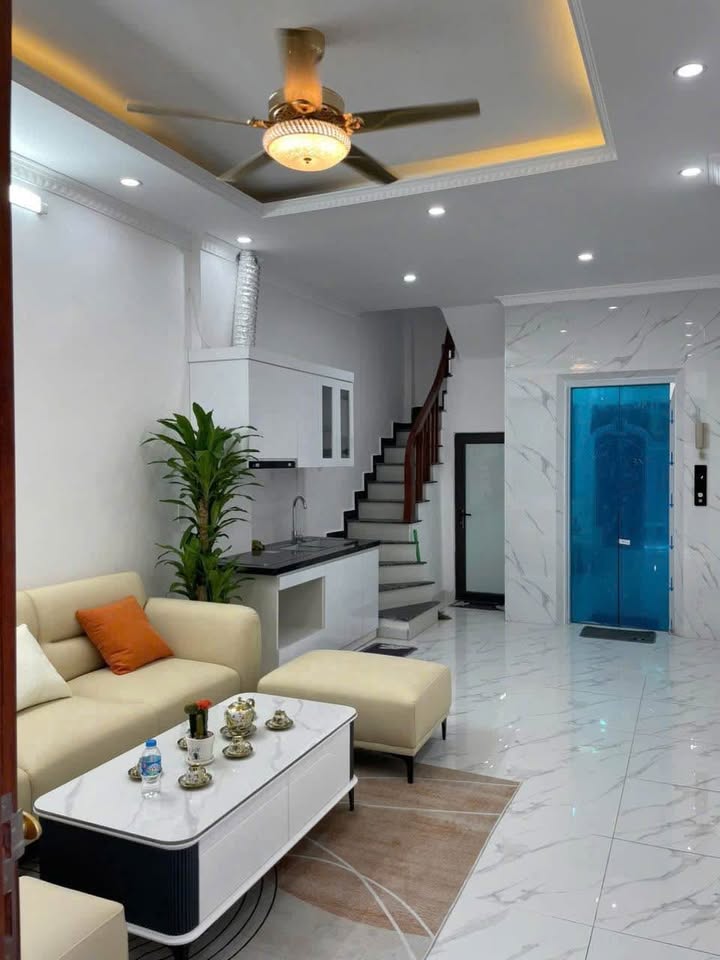 Nhà mặt ngõ ô tô tránh Liên Mạc 30m² giá 5.5 tỷ - View thoáng mát, thang máy