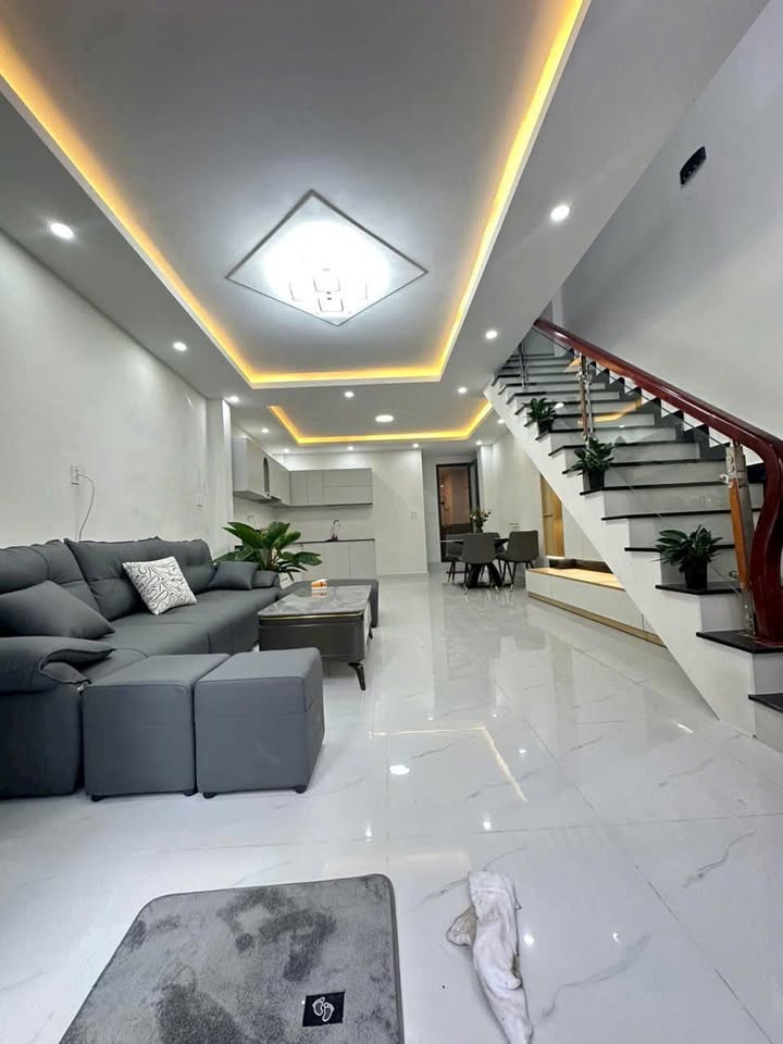 Nhà phố 3 tầng Đà Lạt 50m² giá 5.25 tỷ - Đầy đủ công năng sử dụng!