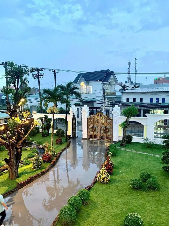 Biệt thự khuôn viên đường Tân Xuân 2, Hóc Môn 1700m² giá 65 tỷ - Không thể bỏ lỡ!