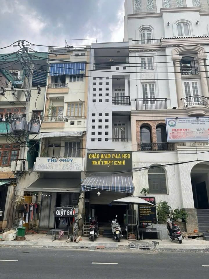 Nhà mặt tiền kinh doanh Hoàng Hoa Thám, Quận Tân Bình, 63m² giá 17.9 tỷ - Đầu tư sinh lời ngay!