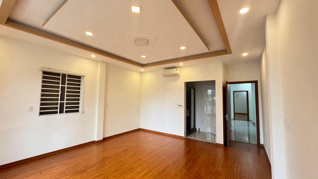 Nhà FrontHouse 4 tầng mặt tiền Mai Hắc Đế 100m² giá 1x tỷ - Kinh doanh đỉnh gần biển!