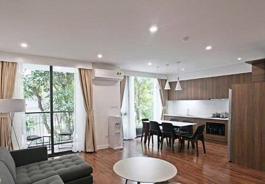 Căn hộ cho thuê 100m² tại Tây Hồ, Hà Nội - Thiết kế sang trọng, ban công thoáng mát!