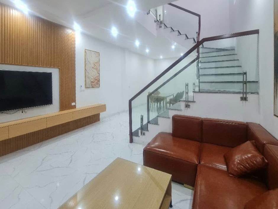 Bán gấp nhà phố Ngọc Hà 58m² giá 8.6 tỷ - Full nội thất, siêu thoáng!