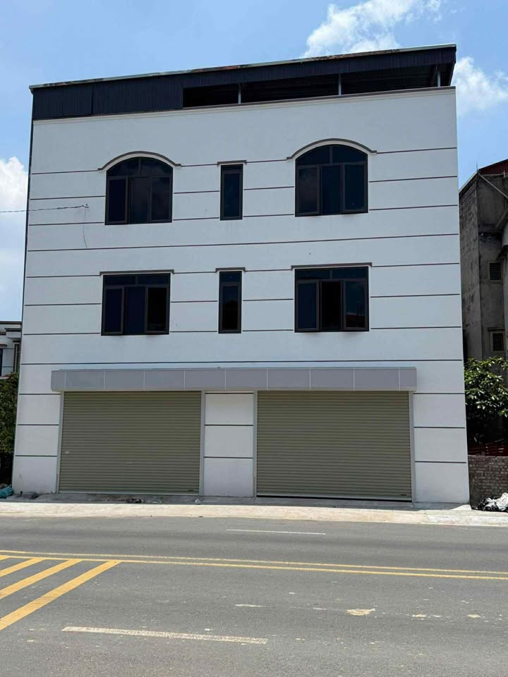 Nhà mặt tiền cho thuê tại Đường Tròn Chùa Hang, diện tích 180m² - Phù hợp kinh doanh, văn phòng!